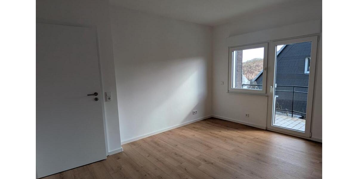 Dachgeschoßwohnung Gummersbach Berstig Süd - 3 Zimmer, 70 m&sup2;, 900&euro; | Angebot:26062545