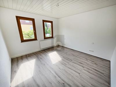 CHARMANT, RENOVIERT UND LEERSTEHEND IN TOP LAGE