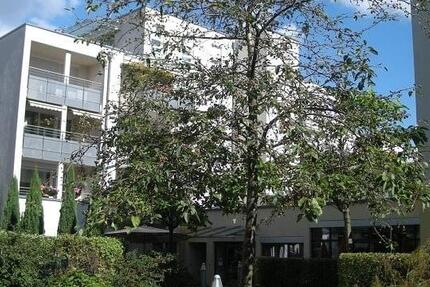 2-Zimmer-SeniorenWohnung mit Wintergarten im repräsentativen Lilienpalais
