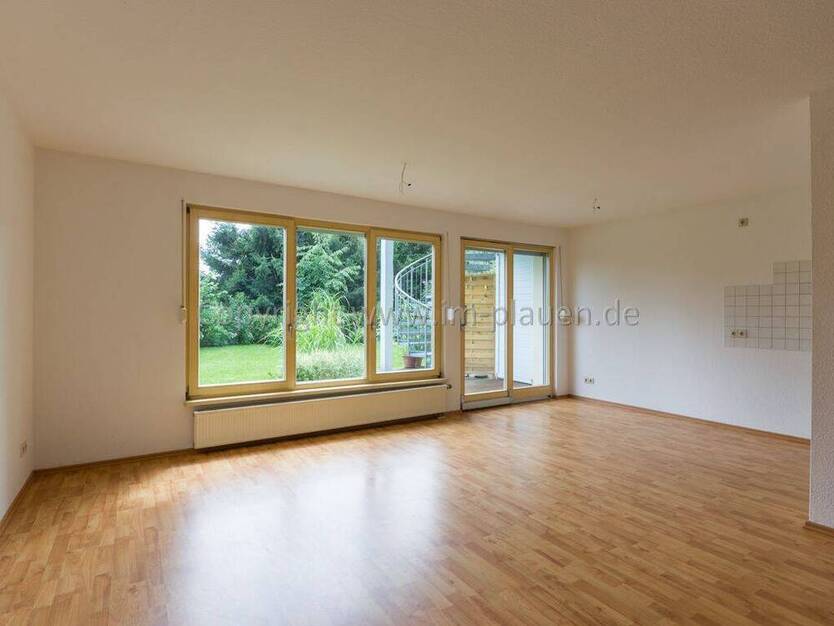 Plauen-Neundorf: 2-Zimmerwohnung mit Terrasse & Außenstellplatz