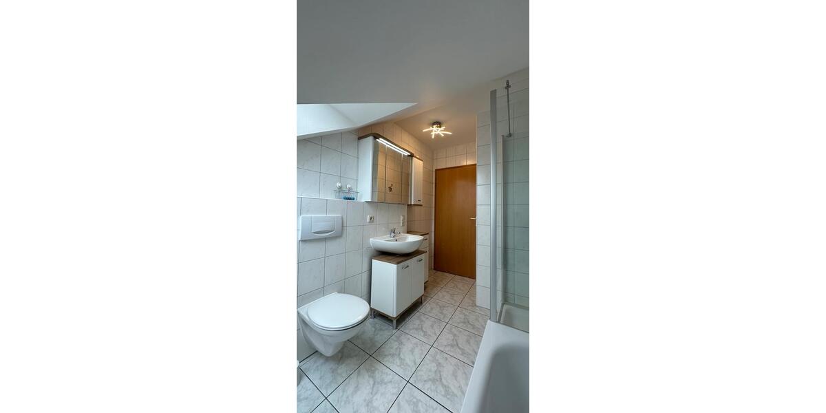 Dachgeschoßwohnung Schwebheim - 3 Zimmer, 80 m&sup2;, 890&euro; | Angebot:26413638