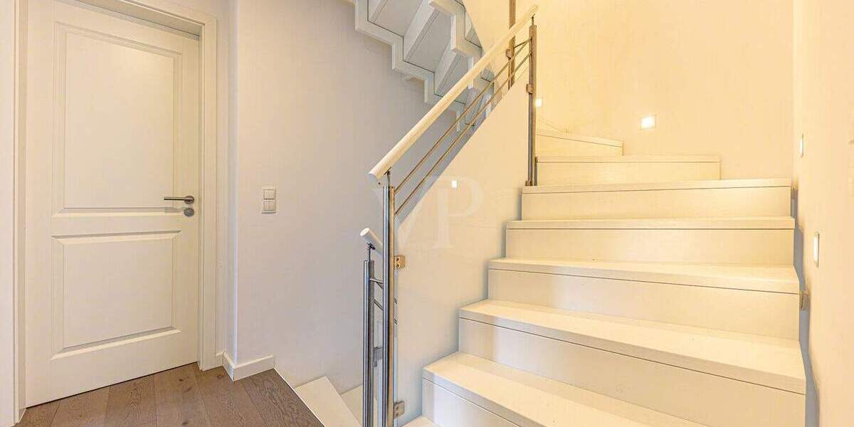 Eleganz trifft Nachhaltigkeit: Teil­möblierte Doppelhaushälfte mit Premiumausstattung zu vermieten 6 zimmer