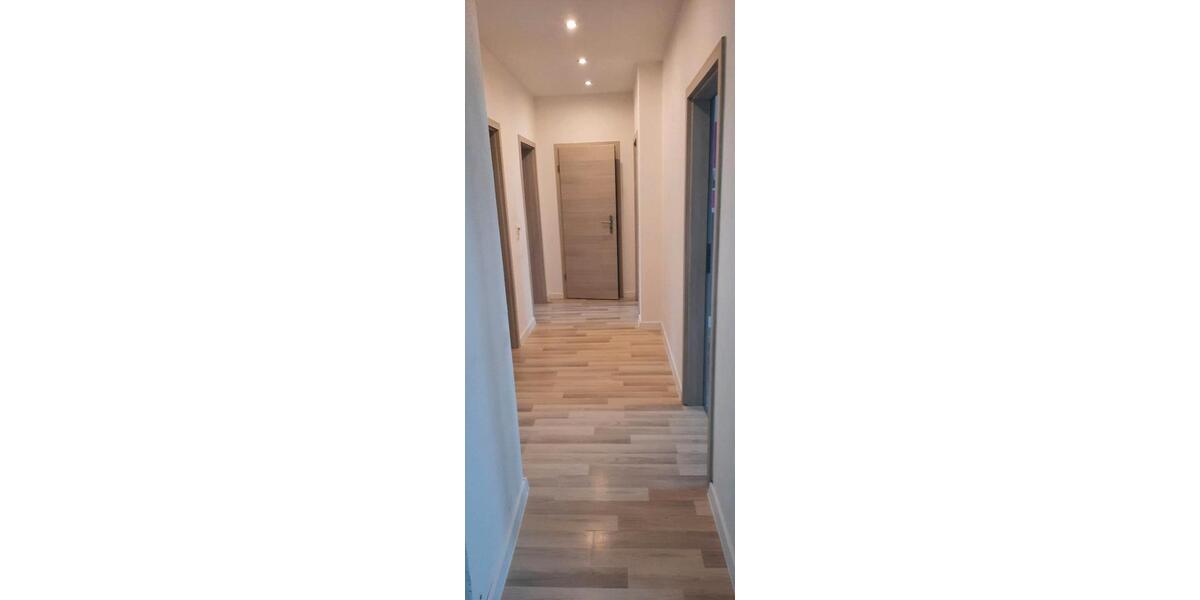 Etagenwohnung Plauen Altstadt - 5 Zimmer, 100 m&sup2;, 580&euro; | Angebot:26068141
