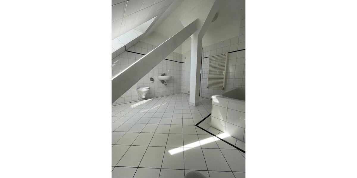 Dachgeschoßwohnung Fürstenwalde (Spree) - 2.5 Zimmer, 64 m&sup2;, 672&euro; | Angebot:26381500
