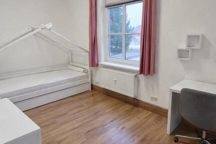 Wohnung Bitterfeld-Wolfen Wolfen - 4 Zimmer, 107 m&sup2;, 1.200&euro; | Angebot:26025267