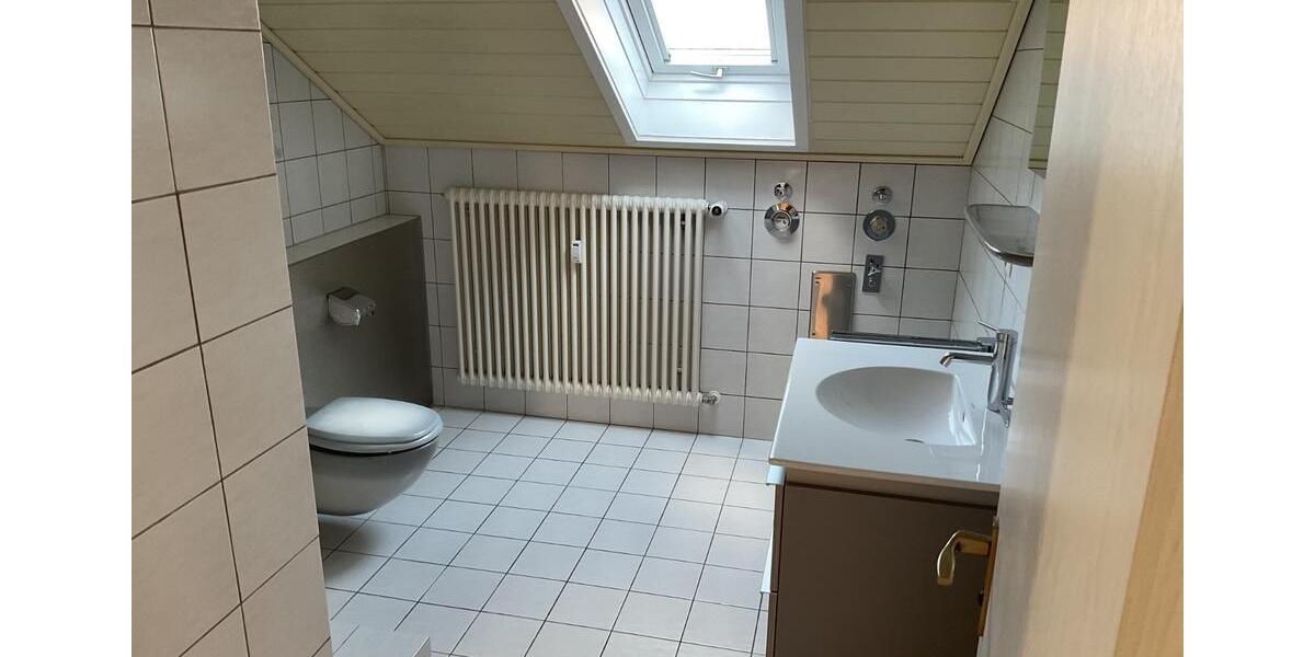 Dachgeschoßwohnung Herrenberg - 3.5 Zimmer, 99 m&sup2;, 1.150&euro; | Angebot:25941986