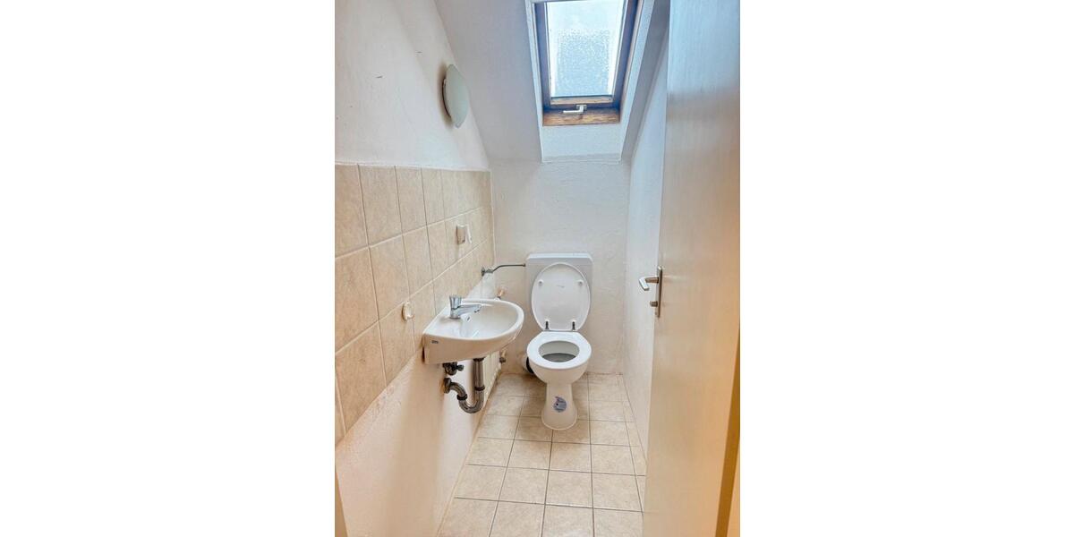 Dachgeschoßwohnung Kuchen - 3.5 Zimmer, 65 m&sup2;, 650&euro; | Angebot:25103993