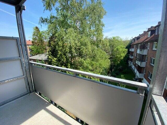 HH-BERGEDORF, Nähe S-Bahnhelle, gepflegte 2,5 Zi.-Whg60m², EBK, Balkon, Dielenboden € 860,- inkl. zzgl. Hzg. 2 zimmer