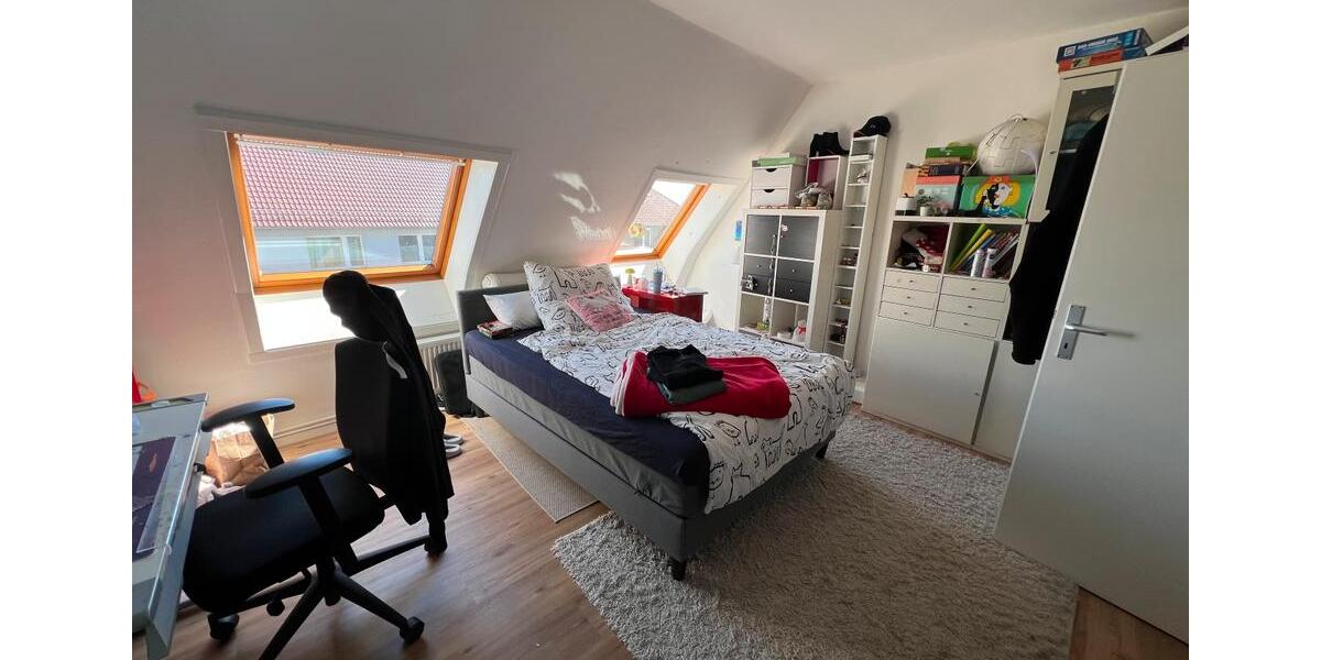 Dachgeschoßwohnung Braunschweig Lehndorf-Watenbüttel - 4 Zimmer, 139 m&sup2;, 1.050&euro; | Angebot:26296847