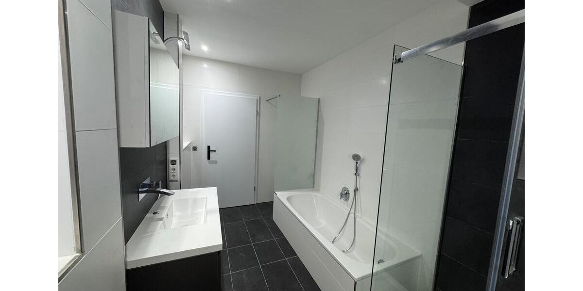 Erdgeschoßwohnung Oldenburg Bloherfelde - 3 Zimmer, 120 m&sup2;, 1.750&euro; | Angebot:26463807