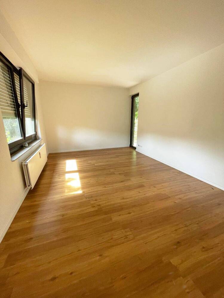 Moderne 2-Zimmer-Wohnung mit Terrasse und Blick ins Grüne, Wannenbad, separate Küche, Abstellraum
