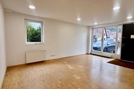 Helle Praxis-Büroräume mit besonderem Charme und großem Empfangsbereich zimmer