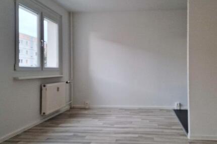 Platz für Ideen – 4 Zimmer mit offener Küche und Balkon ! 