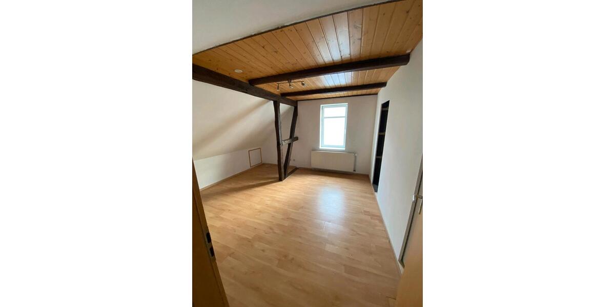 Dachgeschoßwohnung Rühen - 3 Zimmer, 65 m&sup2;, 639&euro; | Angebot:25369505