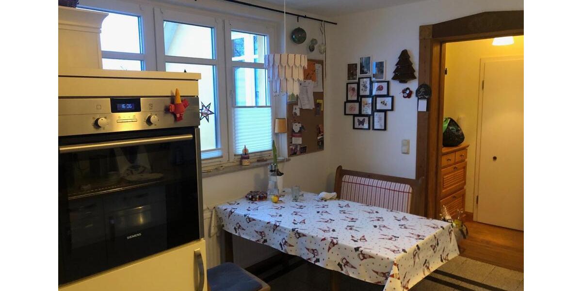 3 12 Zimmer Wohnung im 1. OG im gepflegten Altbau 3 zimmer