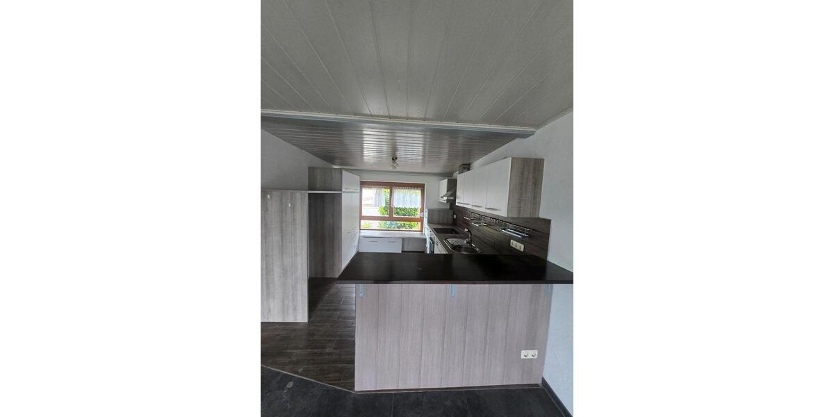 Erdgeschoßwohnung Bad Neustadt an der Saale - 3 Zimmer, 100 m&sup2;, 1.250&euro; | Angebot:26561792