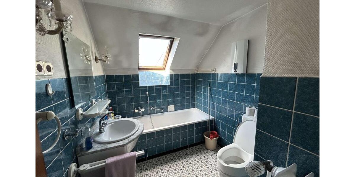 Schöne Dachgeschosswohnung in Stadtnähe 2 zimmer