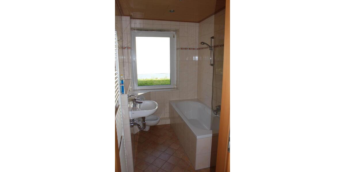 Erdgeschoßwohnung Weischlitz - 3 Zimmer, 65 m&sup2;, 357&euro; | Angebot:26284003