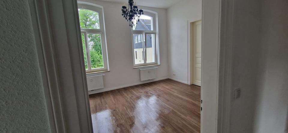 Stilvoll wohnen im Altbau – 4-Zimmer-Wohnung