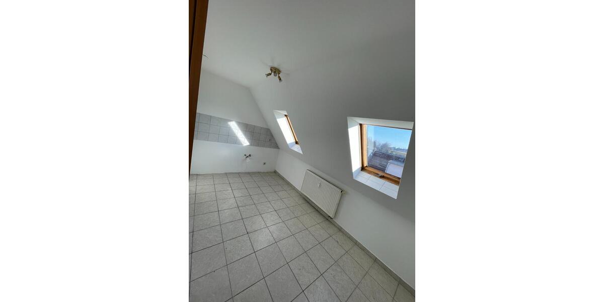 Dachgeschoßwohnung Taura - 4 Zimmer, 72 m&sup2;, 370&euro; | Angebot:26613476