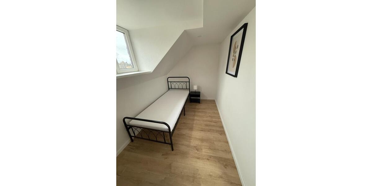 Wohnen auf Zeit Glauchau - 8 Zimmer, 156 m&sup2;, 15&euro; | Angebot:17320207