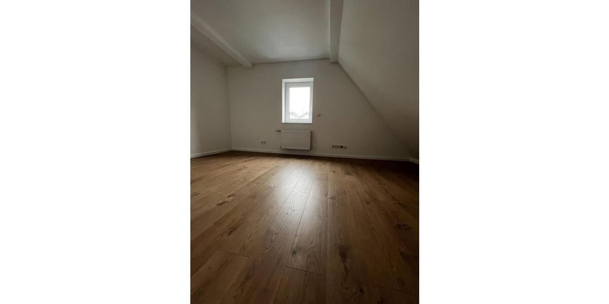 Dachgeschoßwohnung Siegen - 4 Zimmer, 95 m&sup2;, 450&euro; | Angebot:24665008