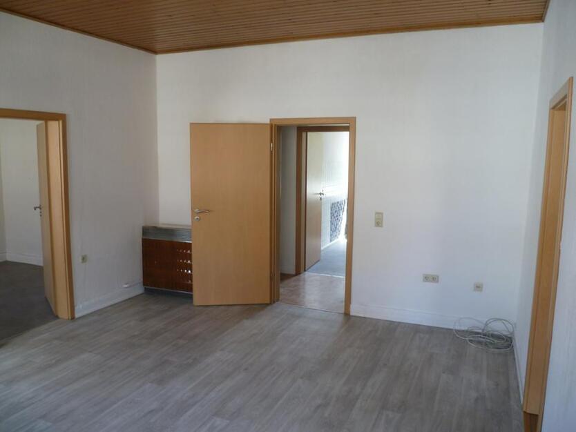 Renoviert 4 ZKB, ca 100 m² 1OG, WG geeignet