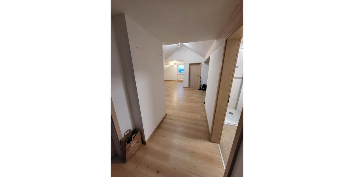 Dachgeschoßwohnung Altenstadt an der Waldnaab - 3 Zimmer, 70 m&sup2;, 600&euro; | Angebot:26459633