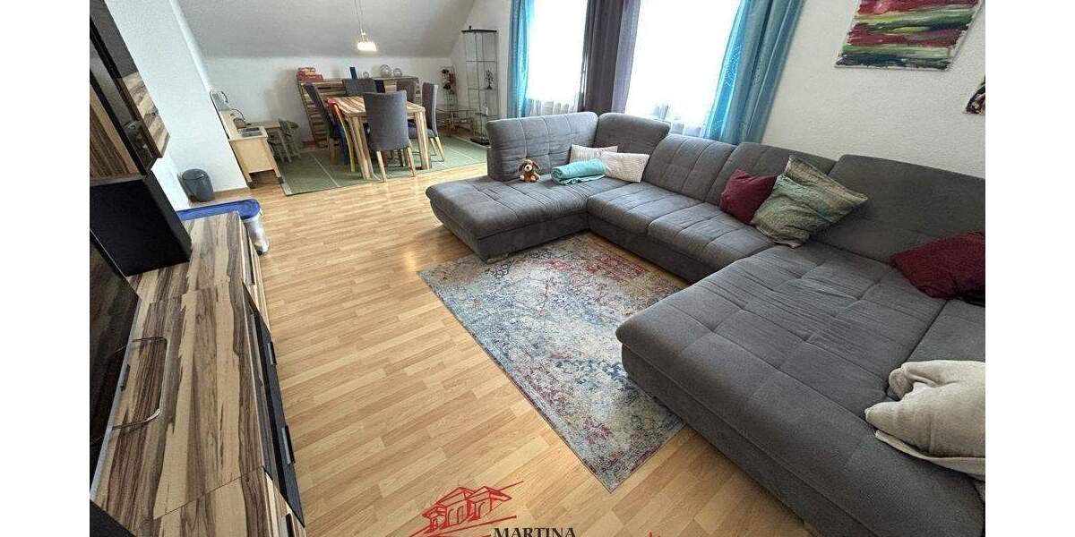 Oben ist es am Schönsten, 3,5 Zimmer DG-Wohnung mit eigener Terrasse und vorhandener EBK! 3 zimmer