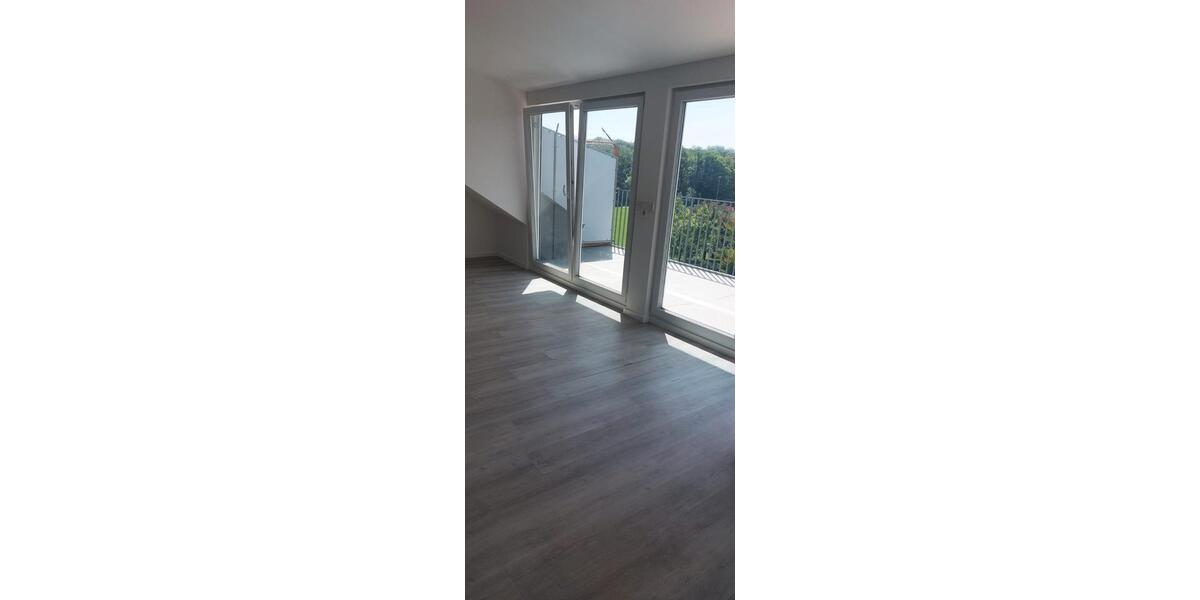 Dachgeschoßwohnung Singen (Hohentwiel) - 3 Zimmer, 70 m&sup2;, 1.050&euro; | Angebot:26489759
