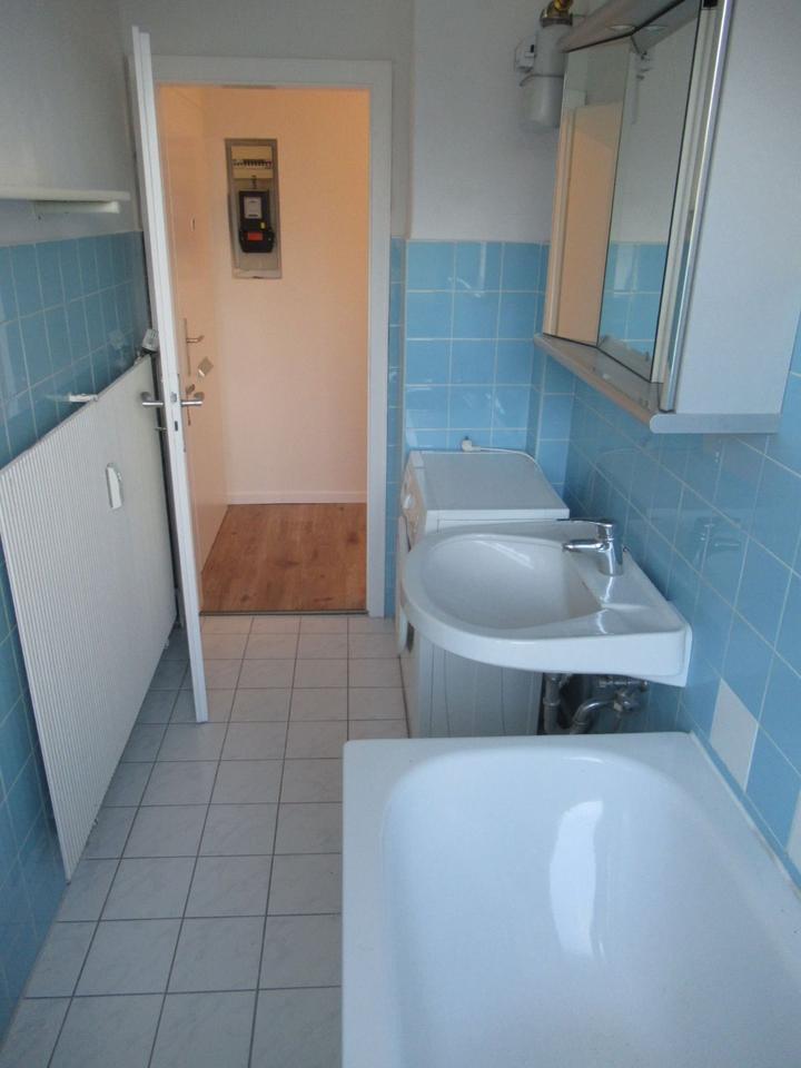 Uninähe. 2 -Zi.- Whg. mit Balkon und EBK. Prima Lage in Herrenhausen. zimmer