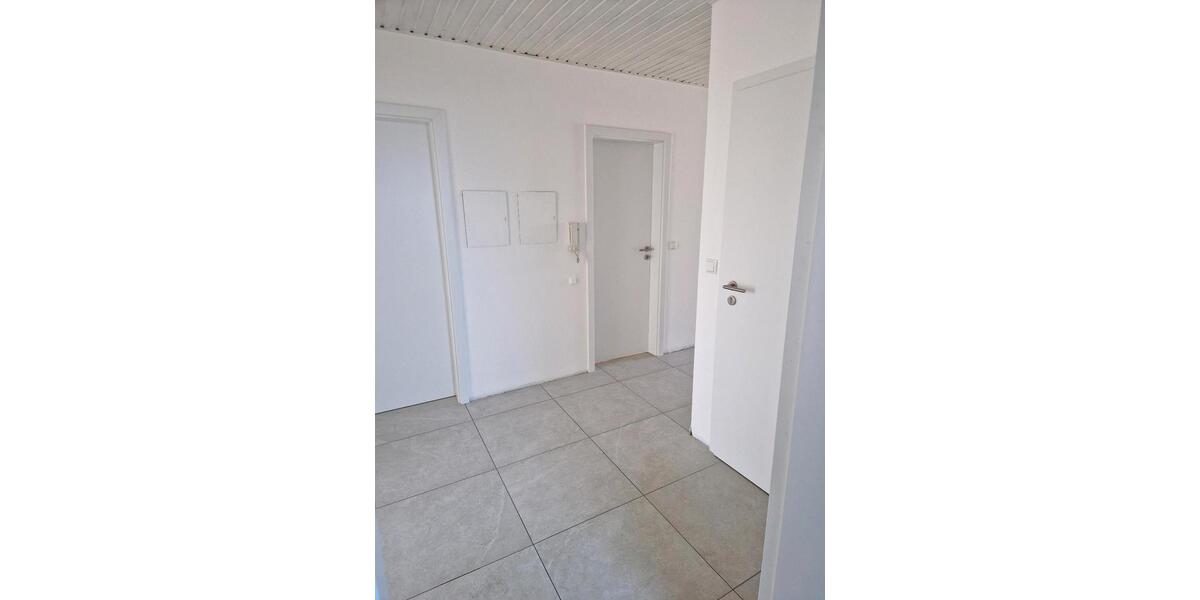 Dachgeschoßwohnung Hohenroth - 5 Zimmer, 90 m&sup2;, 600&euro; | Angebot:26468891