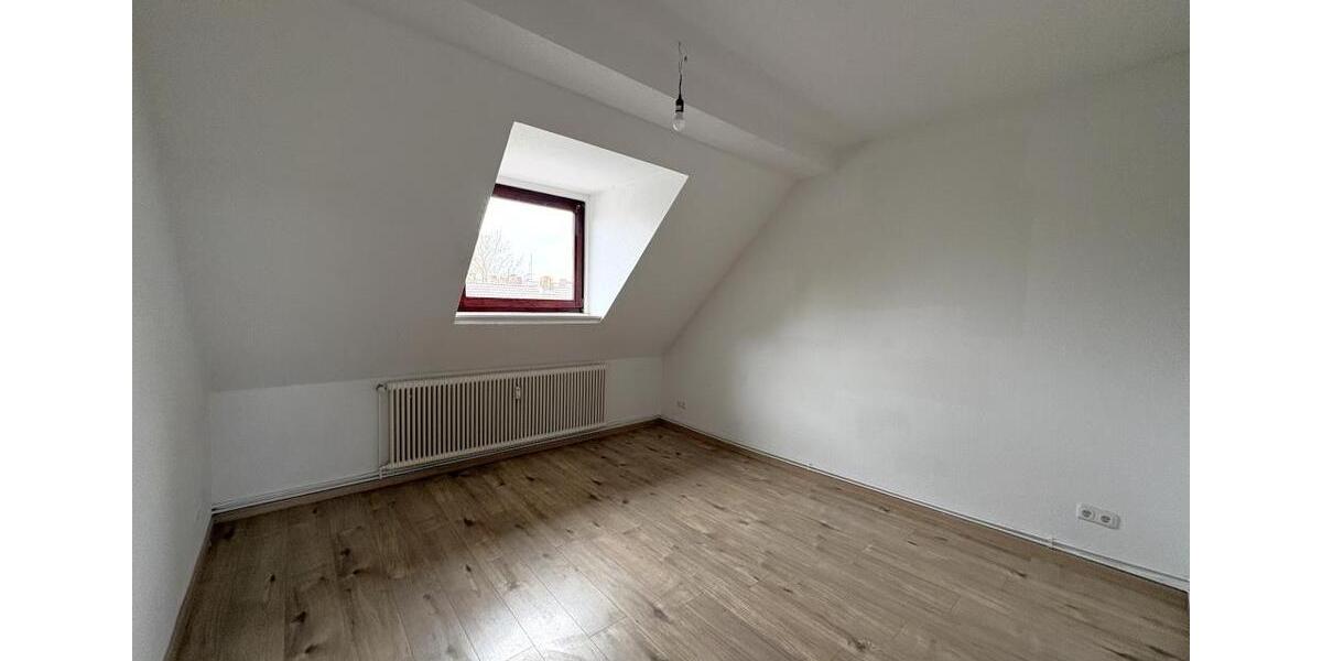 Dachgeschoßwohnung Bremerhaven Geestemünde - 3 Zimmer, 63 m&sup2;, 509&euro; | Angebot:25599781