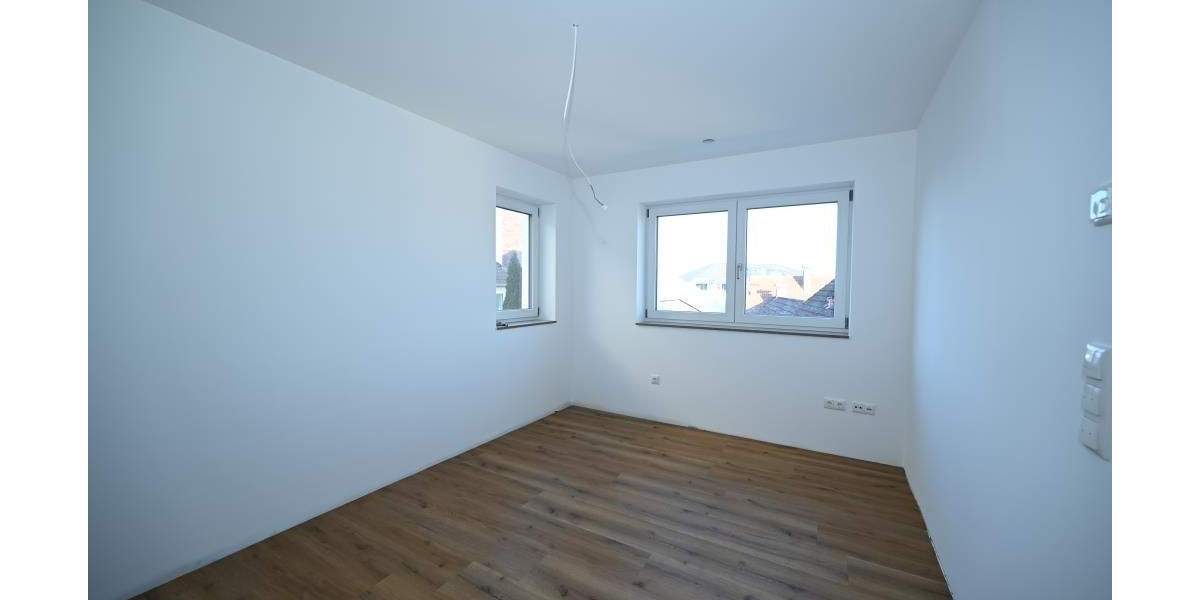 Etagenwohnung Seubersdorf - 4 Zimmer, 111 m&sup2;, 1.175&euro; | Angebot:24793414