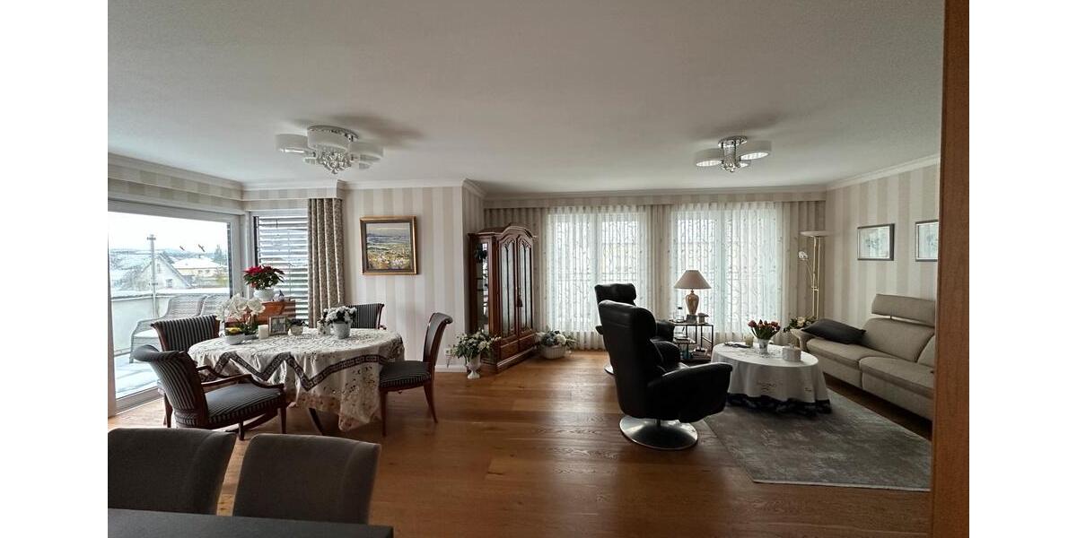 Einfamilienhaus Detmold - 3 Zimmer, 142 m&sup2;, 2.200&euro; | Angebot:24653431