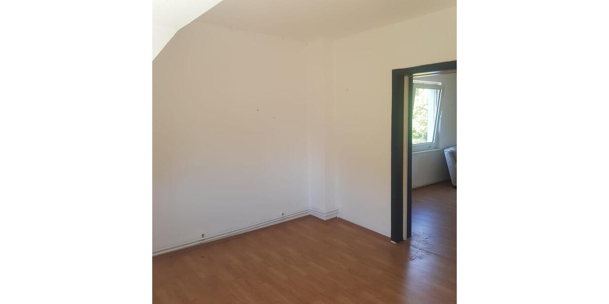 Dachgeschoßwohnung Eschershausen - 2.5 Zimmer, 90 m&sup2;, 500&euro; | Angebot:26690145