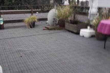 Erstbezug nach Renovierung: 2,5 Zimmer Wohnung mit Terrasse