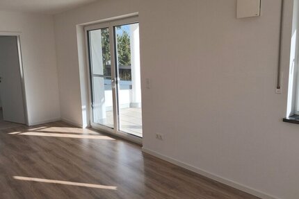 Besondere Möglichkeit: Große 4-Zi-Neubau-Whg WFL ca. 114 m² mit Terrasse und Gartenanteil Energiesparhaus ab 01.03.2026 zu vermieten. - Wohnung Kemnath Beste Lage | Angebot:23711103