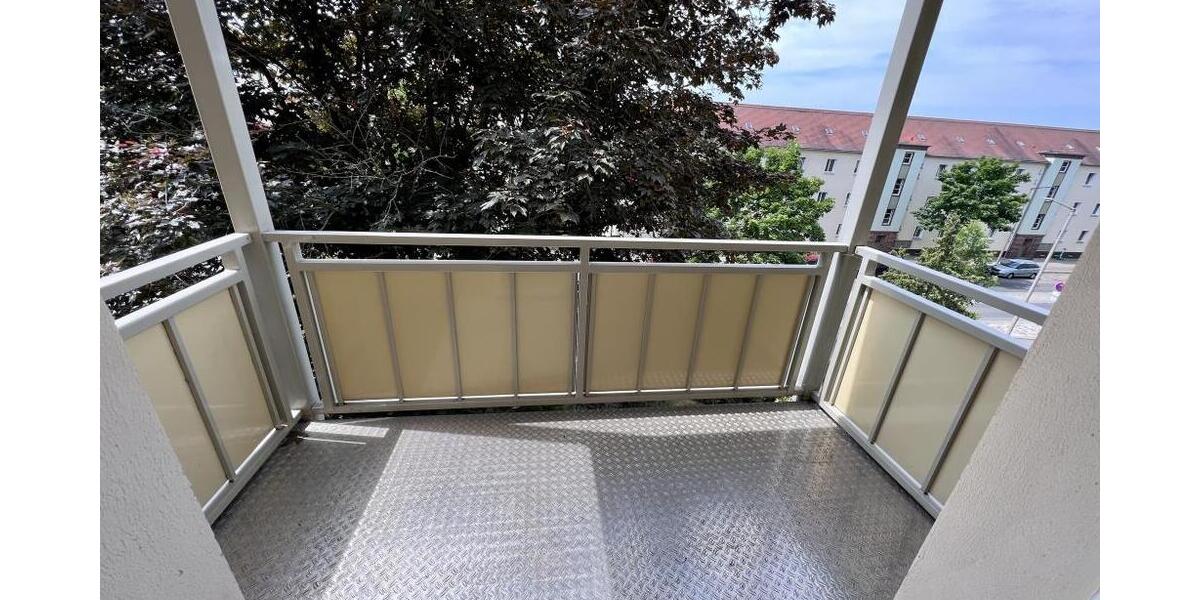 Modernes Bad und Balkon - 4 Raum Wohnung mit Wanne und Dusche zu vermieten! - Etagenwohnung Gera Alt-Bieblach | Angebot:27224966