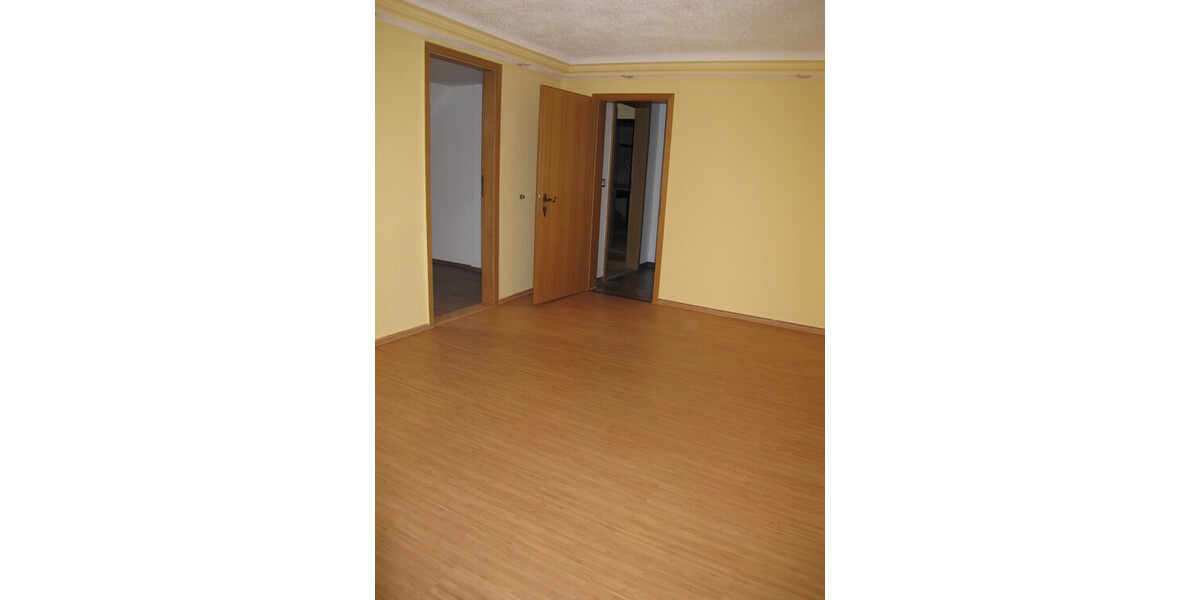 Drei-Zimmer-Dachwohnung in ruhiger Lage mit guter Fernsicht - Etagenwohnung Lauter-Bernsbach Bernsbach | Angebot:14517910