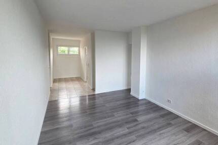 Willkommen in Ihrer neuen Wohnung - 3-Zimmer-Wohnung + Bad mit Wanne + Keller + Balkon