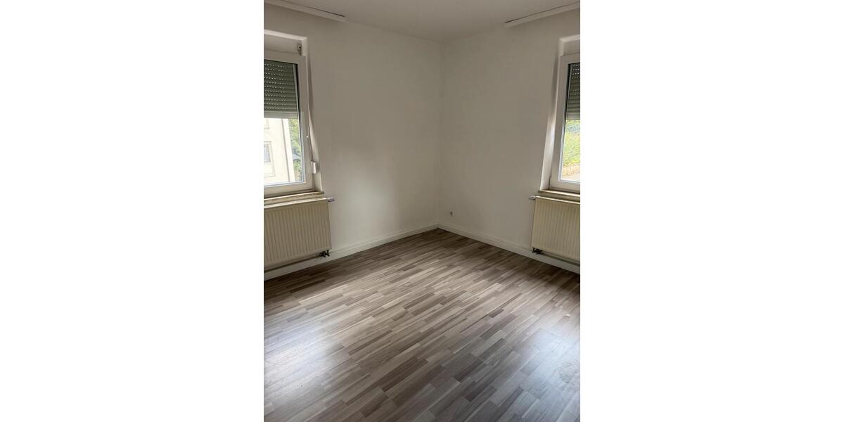 HELLE NEU RENOVIERTE 3 ZIMMER WOHNUNG zimmer