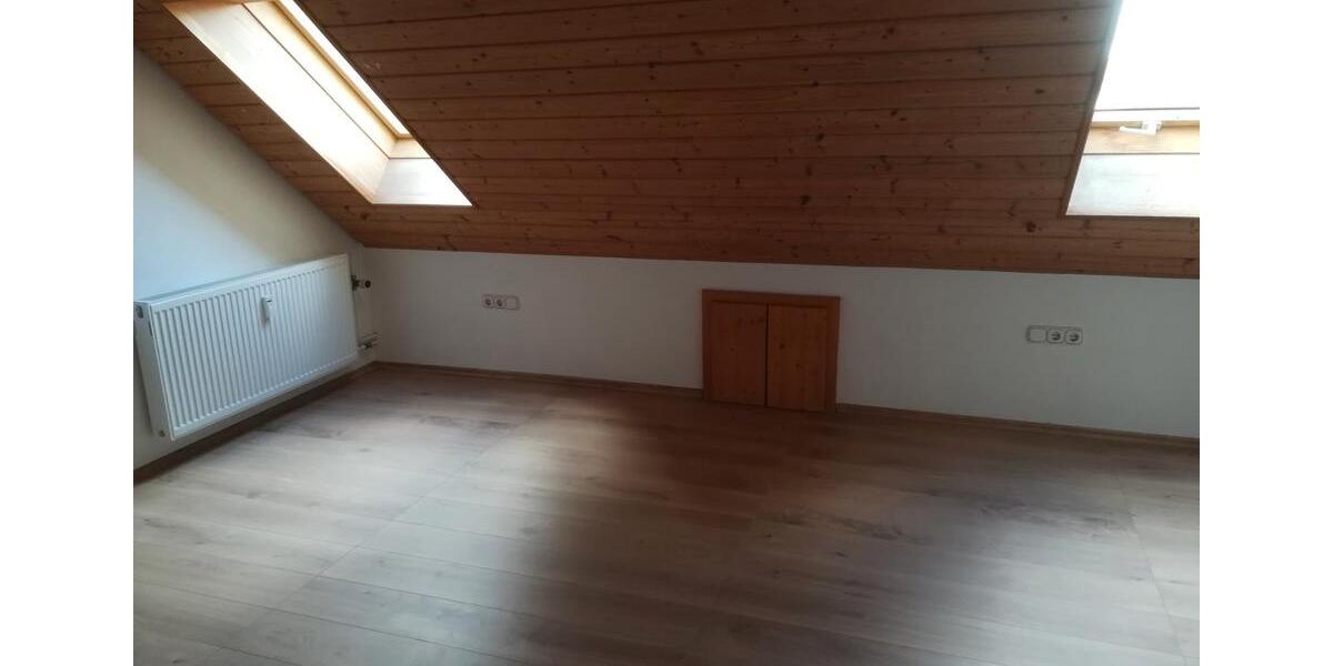 Dachgeschoßwohnung Gerolzhofen - 3 Zimmer, 103 m&sup2;, 720&euro; | Angebot:26521935