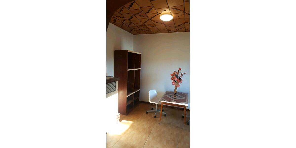 Etagenwohnung Neuhaus am Rennweg - 4 Zimmer, 100 m&sup2;, 400&euro; | Angebot:26289124