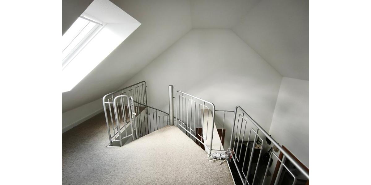 moderne 3 Zi. DG (2. OG) Wohnung mit Balkon und KFZ-Stellplatz - Etagenwohnung Uehlfeld | Angebot:26704502