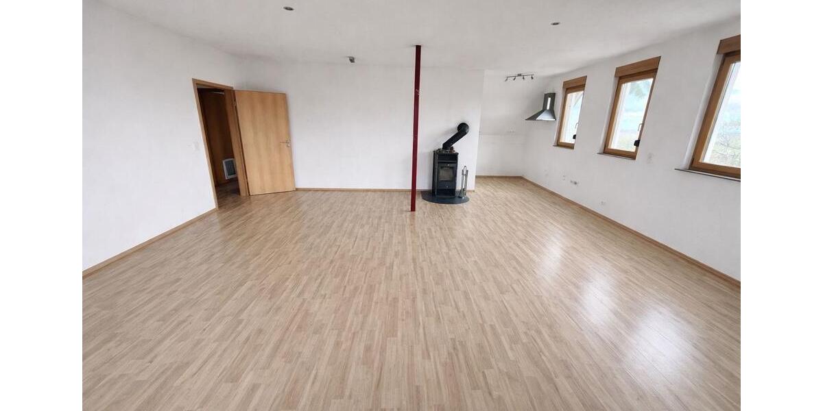 Dachgeschoßwohnung Drei Gleichen - 4 Zimmer, 111 m&sup2;, 1.000&euro; | Angebot:26006872