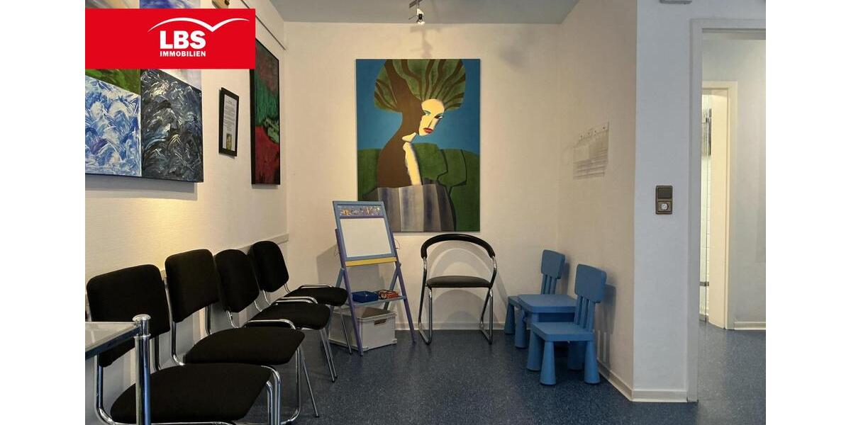 Zahnarztpraxis mit großzügiger Fläche zimmer