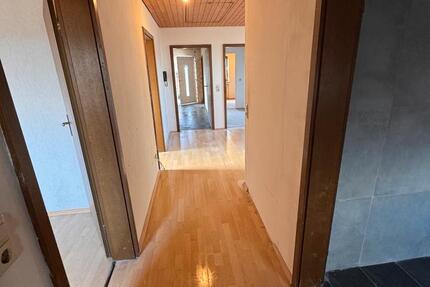 4,5-Zi.-Whg. | 90 m² | Balkon | neu saniertes Bad | ab 01.02.26 4.5 zimmer