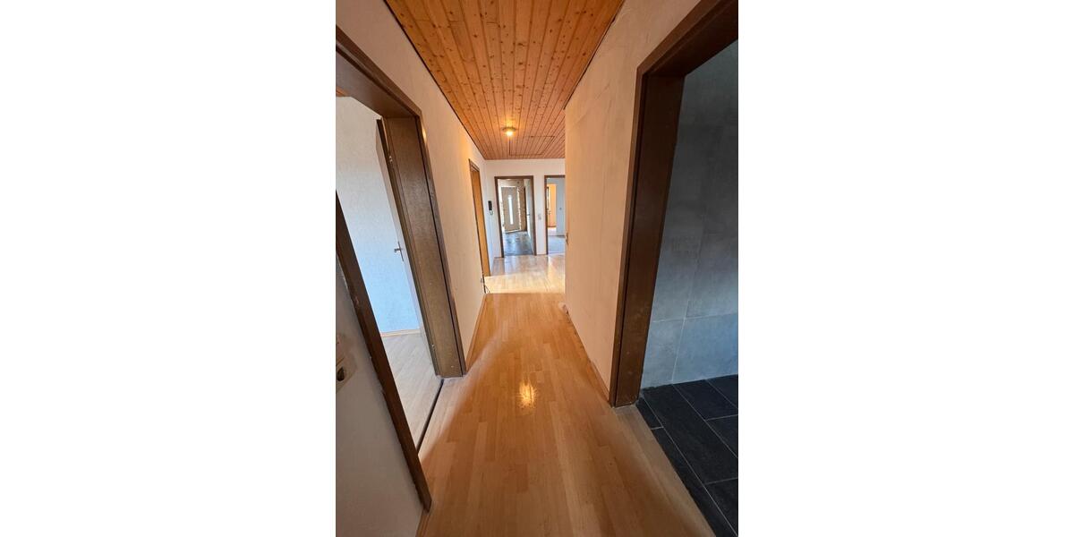 4,5-Zi.-Whg. | 90 m² | Balkon | neu saniertes Bad | ab 01.02.26 4.5 zimmer