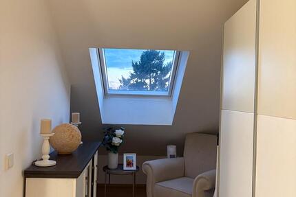 Helle 1-Zimmer-Dachgeschosswohnung in Neu-Isenburg 1 zimmer